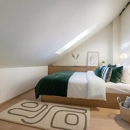 Old Town Penthouse With Castle Views *