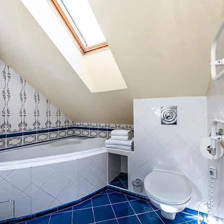 Old Town Penthouse With Castle Views *